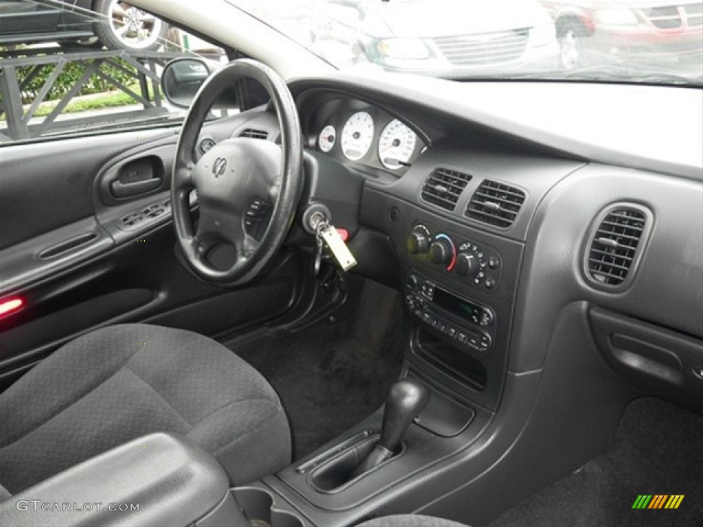 2003 Intrepid SE - Stone White / Dark Slate Gray photo #13
