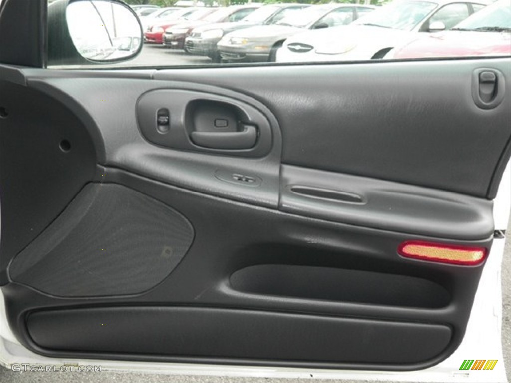 2003 Intrepid SE - Stone White / Dark Slate Gray photo #15