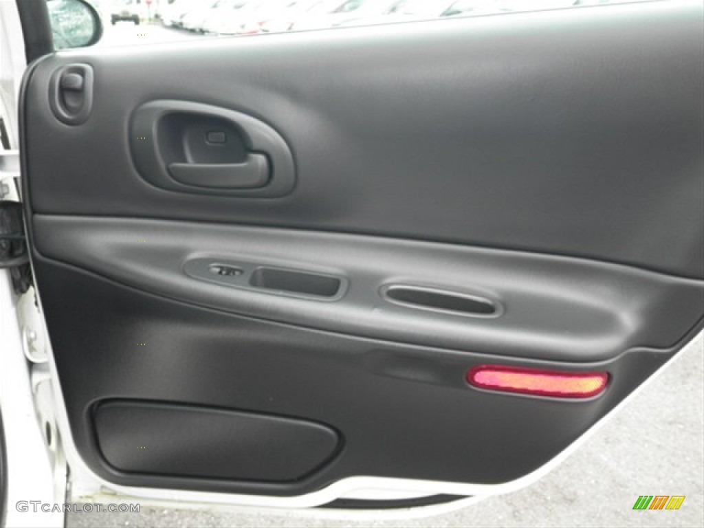2003 Intrepid SE - Stone White / Dark Slate Gray photo #16