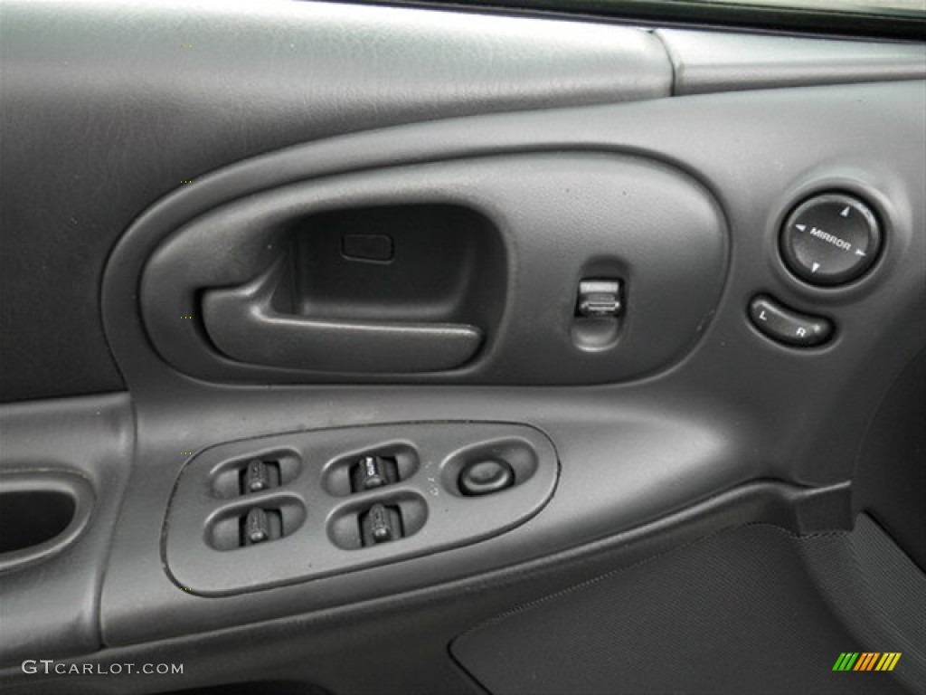 2003 Intrepid SE - Stone White / Dark Slate Gray photo #29