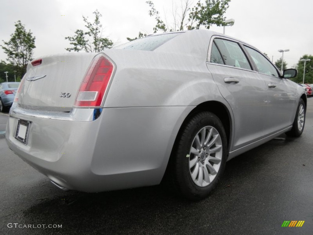 2012 300  - Bright Silver Metallic / Black photo #3