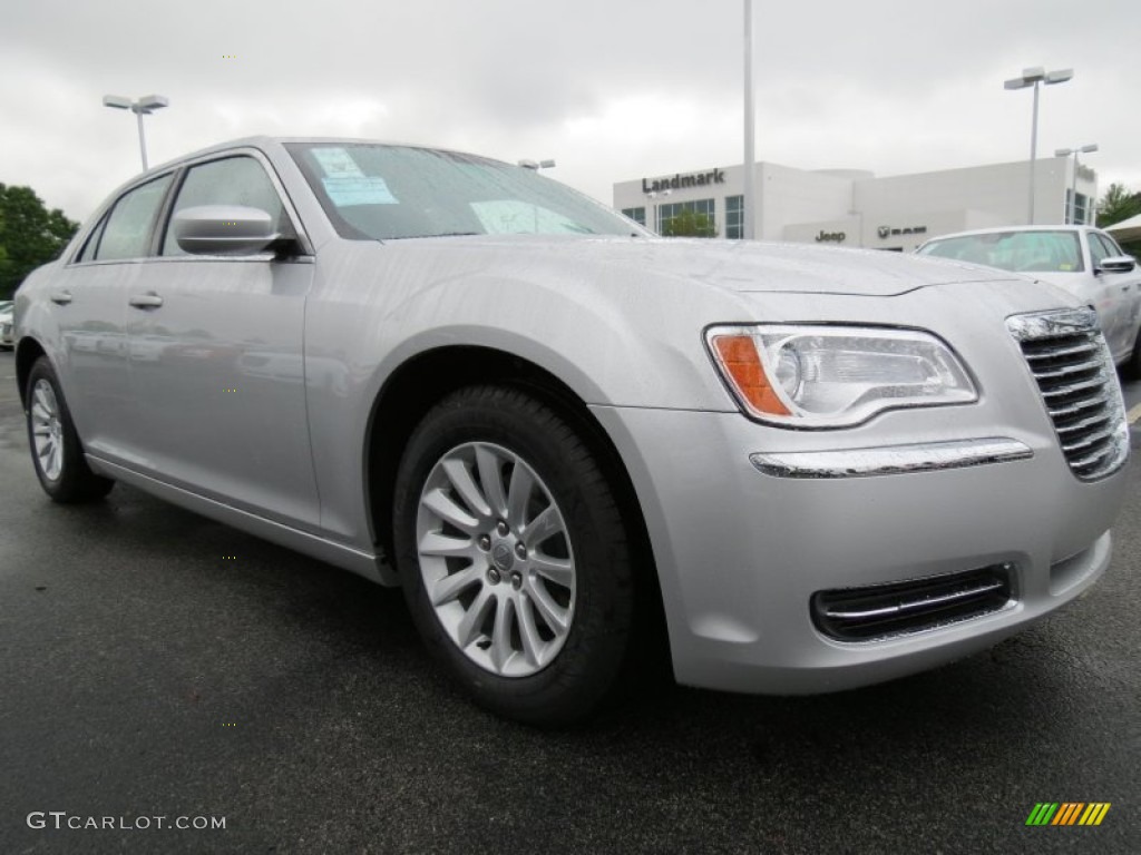 2012 300  - Bright Silver Metallic / Black photo #4