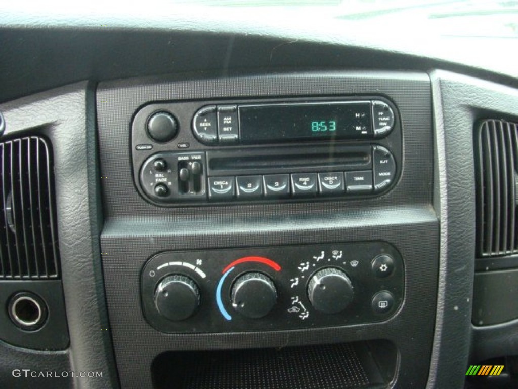 2004 Ram 1500 SLT Quad Cab 4x4 - Black / Dark Slate Gray photo #14