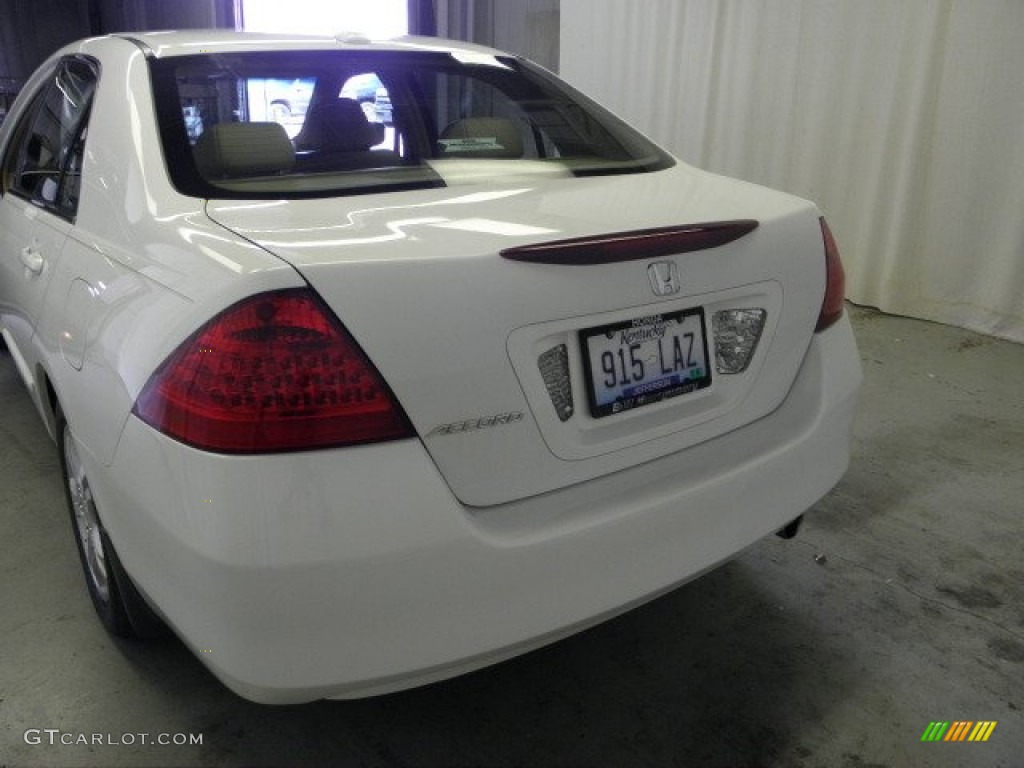 2007 Accord EX Sedan - Taffeta White / Ivory photo #13