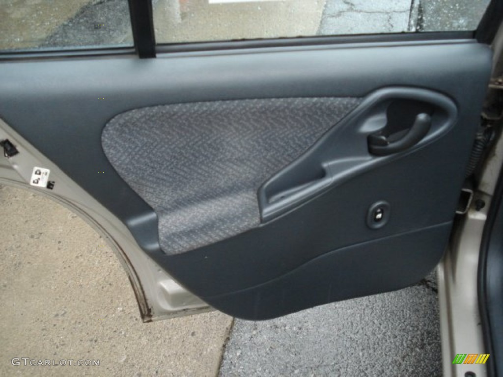 2004 Cavalier LS Sedan - Sandrift Metallic / Neutral photo #17
