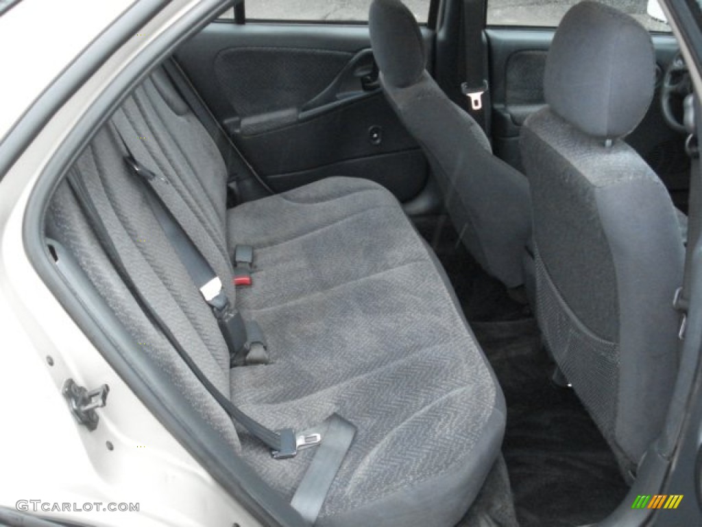 2004 Cavalier LS Sedan - Sandrift Metallic / Neutral photo #18