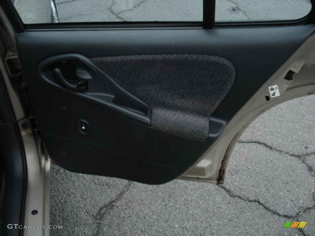 2004 Cavalier LS Sedan - Sandrift Metallic / Neutral photo #19
