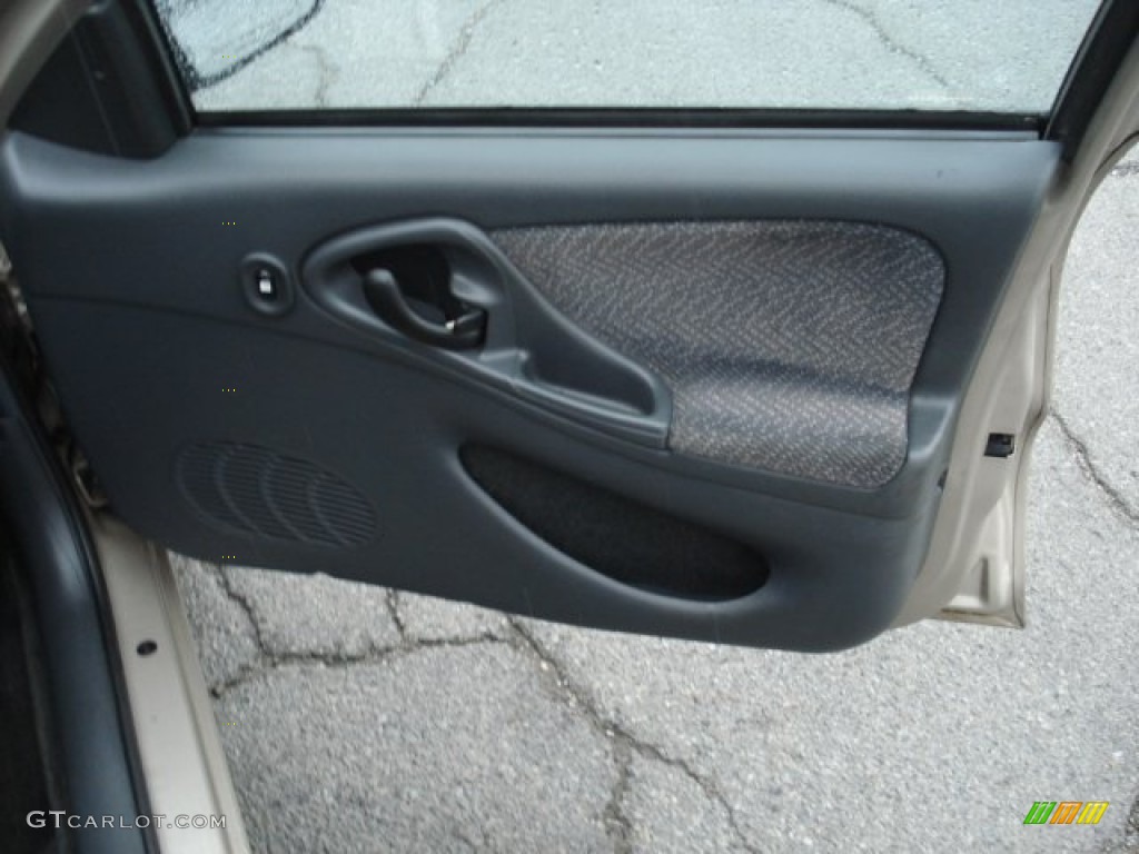 2004 Cavalier LS Sedan - Sandrift Metallic / Neutral photo #21