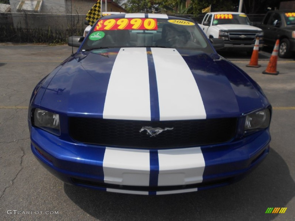 2005 Mustang V6 Deluxe Coupe - Sonic Blue Metallic / Light Graphite photo #2