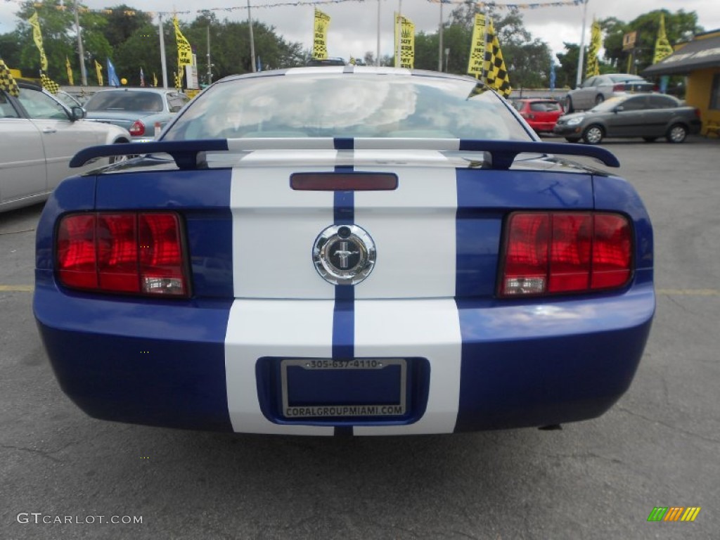 2005 Mustang V6 Deluxe Coupe - Sonic Blue Metallic / Light Graphite photo #6