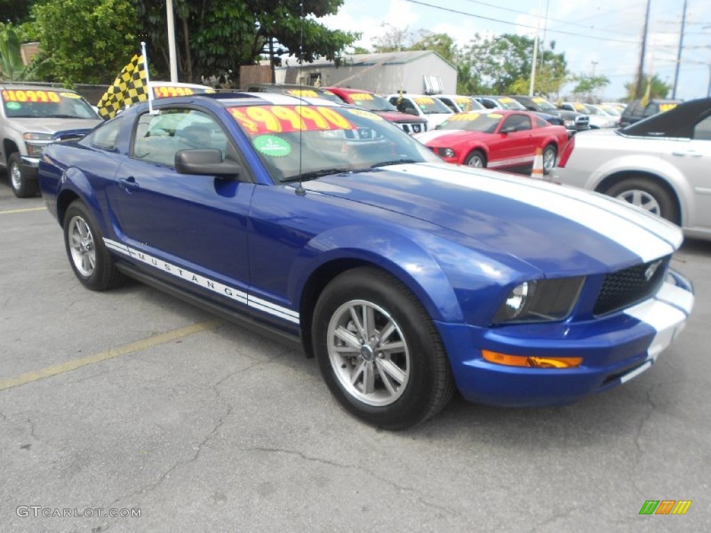 2005 Mustang V6 Deluxe Coupe - Sonic Blue Metallic / Light Graphite photo #9