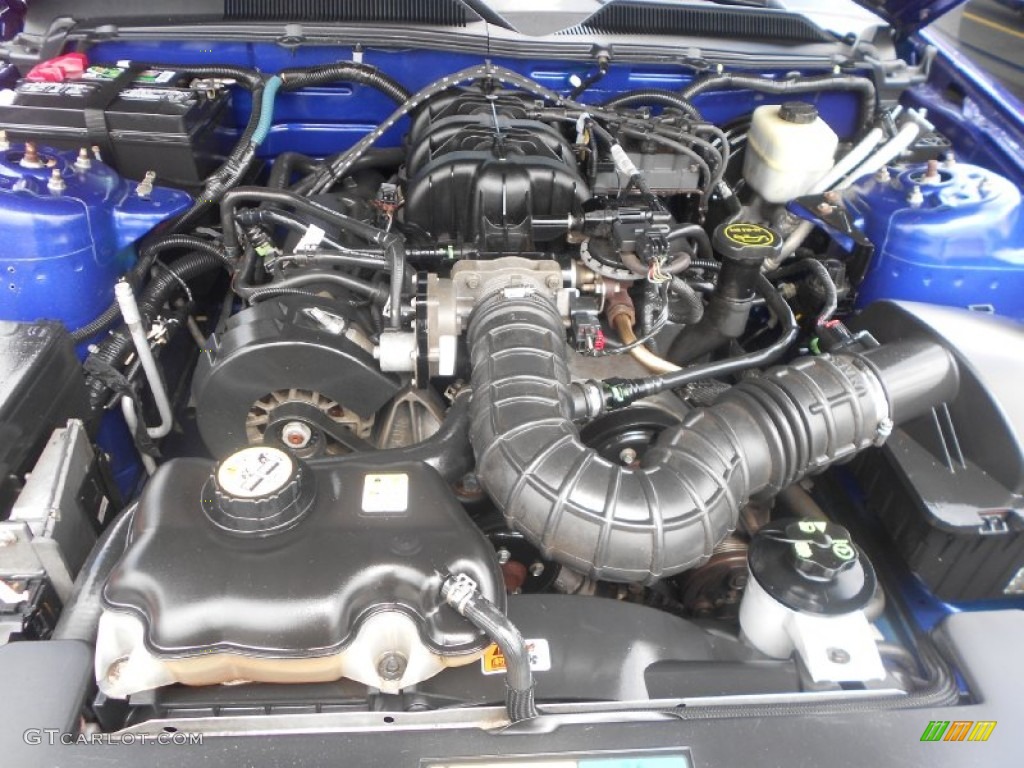 2005 Mustang V6 Deluxe Coupe - Sonic Blue Metallic / Light Graphite photo #16