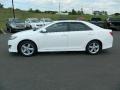 Super White - Camry SE Photo No. 6