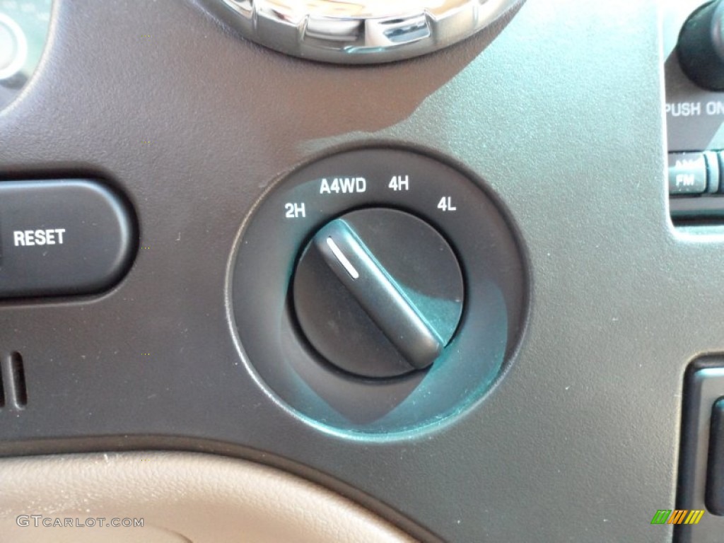 2005 Ford Expedition XLT 4x4 Controls Photo #65171103