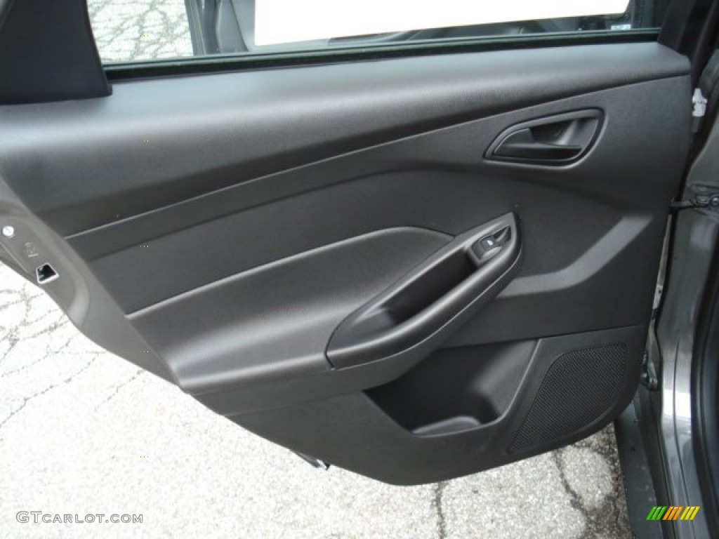 2012 Focus SE Sedan - Sterling Grey Metallic / Charcoal Black photo #14