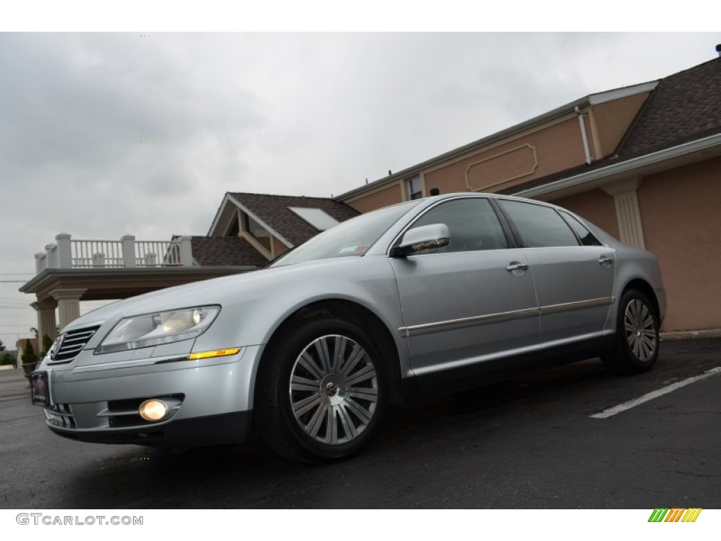 2005 Volkswagen Phaeton V8 4Motion Sedan Exterior Photos