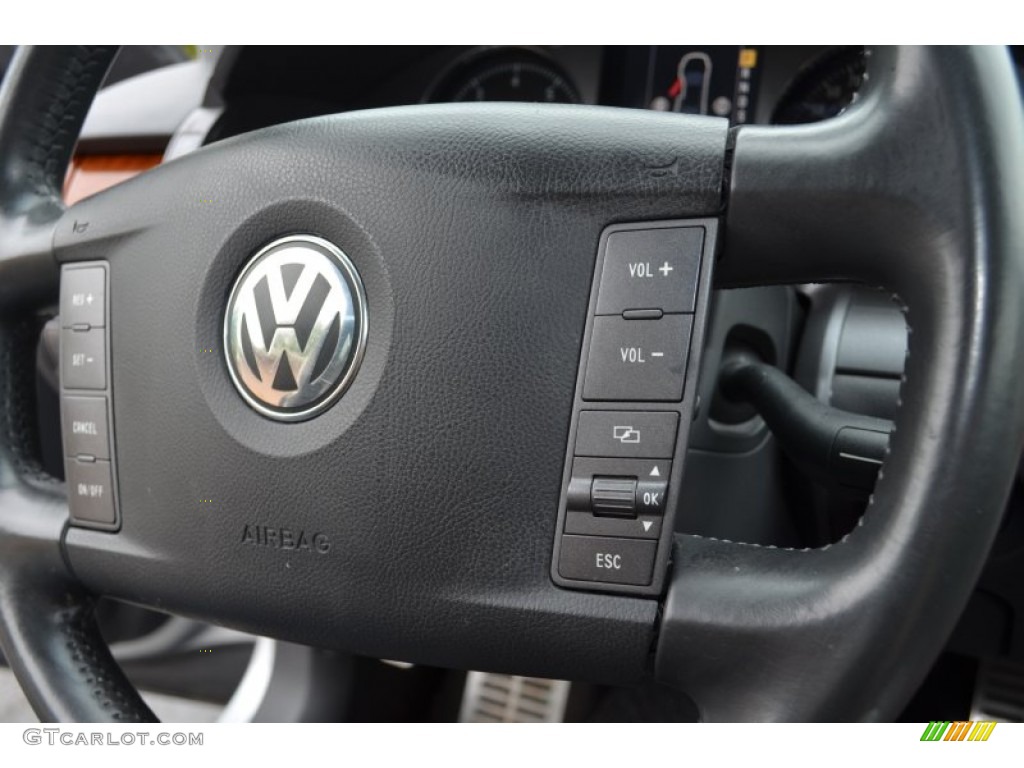 2005 Volkswagen Phaeton V8 4Motion Sedan Controls Photo #65177736