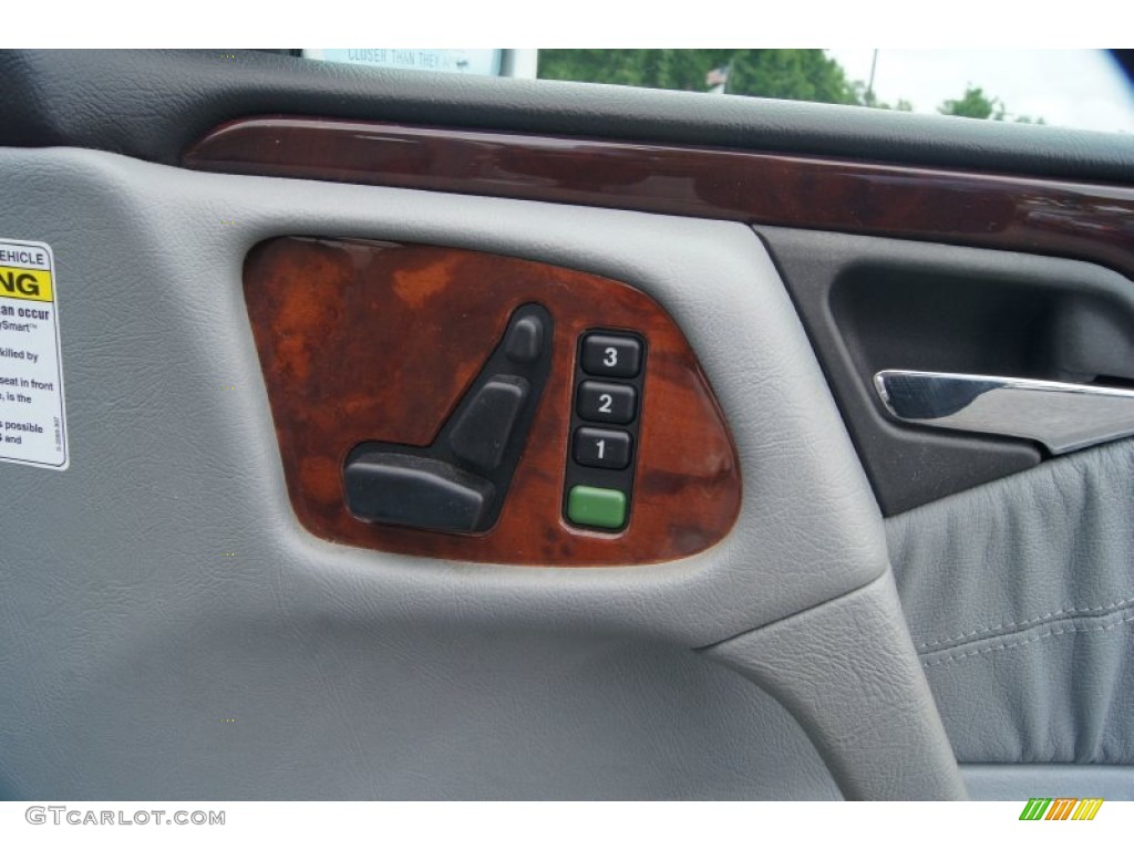 1999 Mercedes-Benz E 320 Sedan Controls Photo #65178321