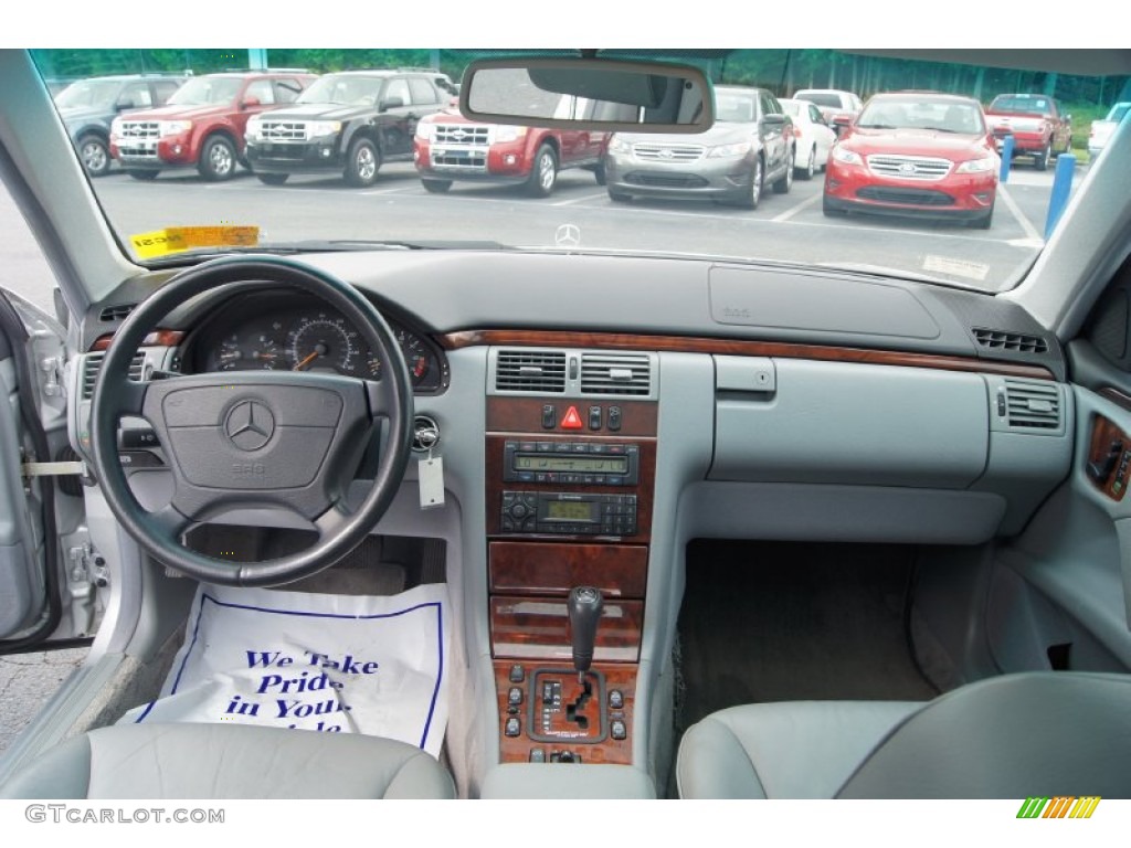 1999 Mercedes-Benz E 320 Sedan Grey Dashboard Photo #65178360