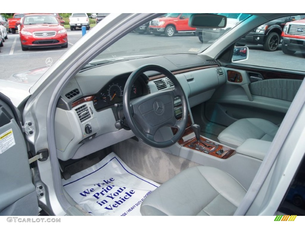 Grey Interior 1999 Mercedes-Benz E 320 Sedan Photo #65178390