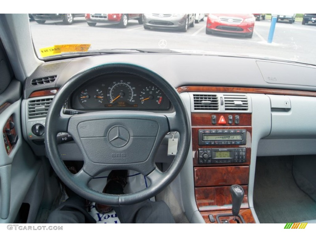 1999 Mercedes-Benz E 320 Sedan Grey Dashboard Photo #65178408