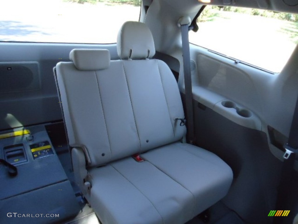 2012 Sienna XLE - Predawn Gray Mica / Light Gray photo #20