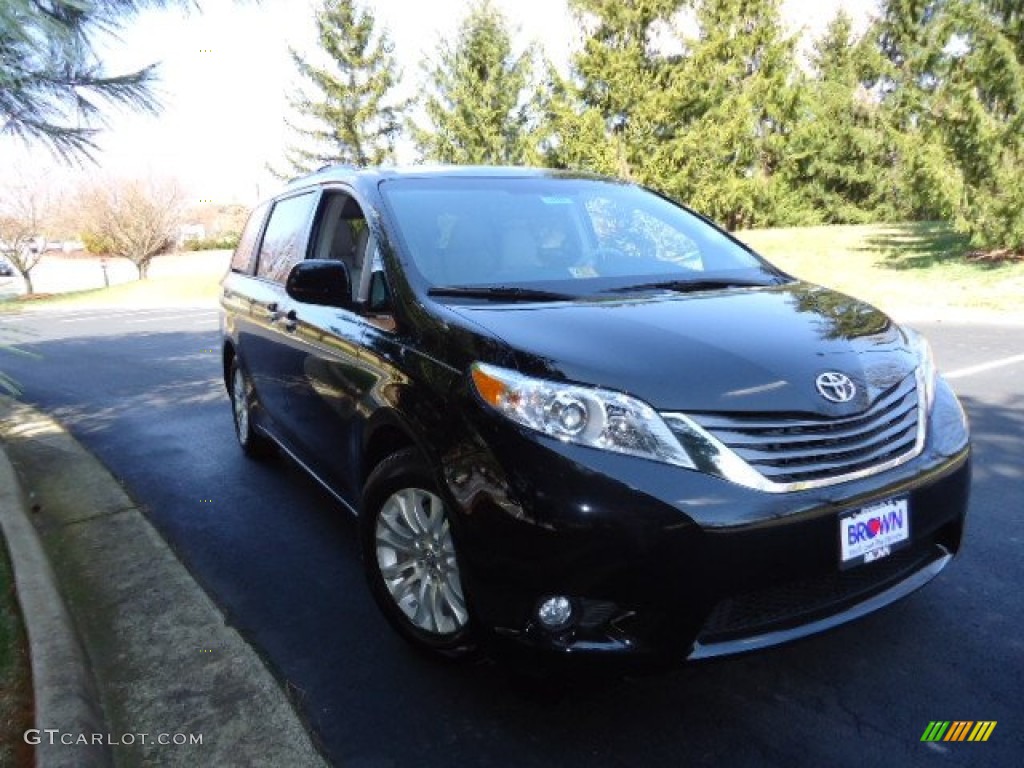 2012 Sienna XLE - Black / Light Gray photo #1