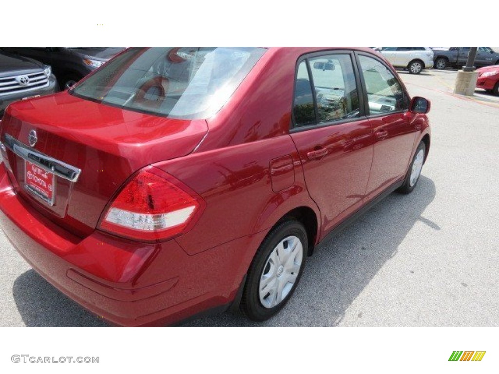 2011 Versa 1.8 S Sedan - Red Brick / Charcoal photo #11