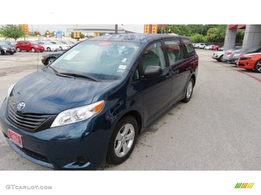 2011 Sienna V6 - South Pacific Blue Pearl / Bisque photo #3