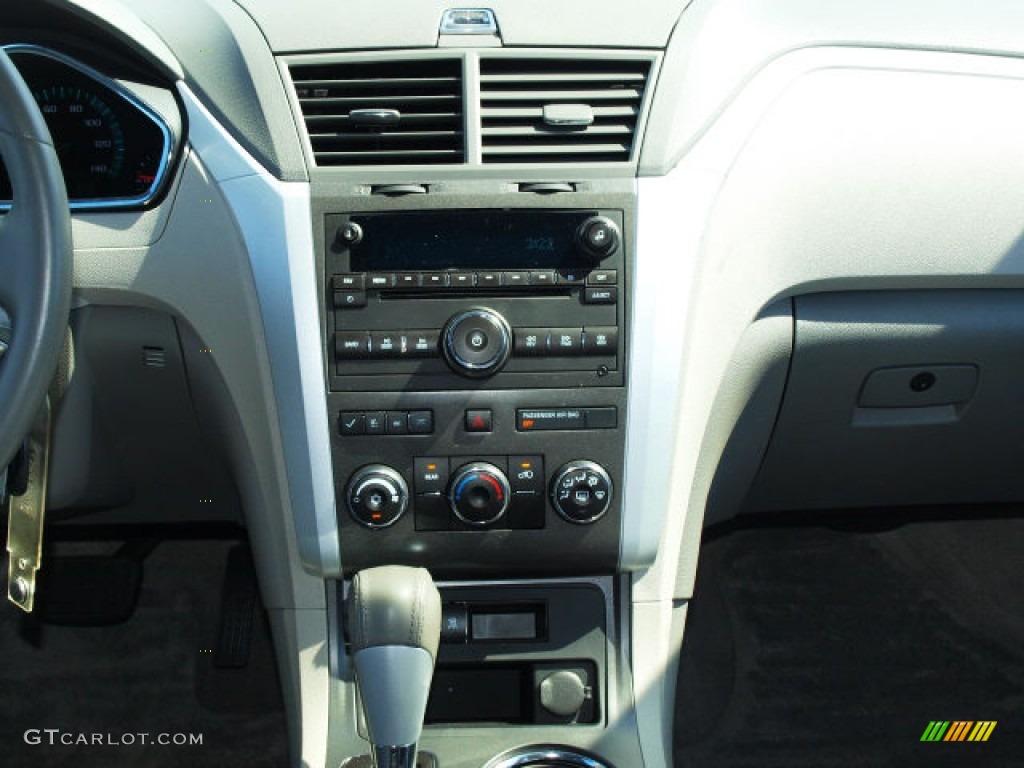 2009 Traverse LT - Dark Blue Metallic / Dark Gray/Light Gray photo #11