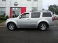 Silver Lightning - Pathfinder SE 4x4 Photo No. 3
