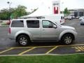 Silver Lightning - Pathfinder SE 4x4 Photo No. 9