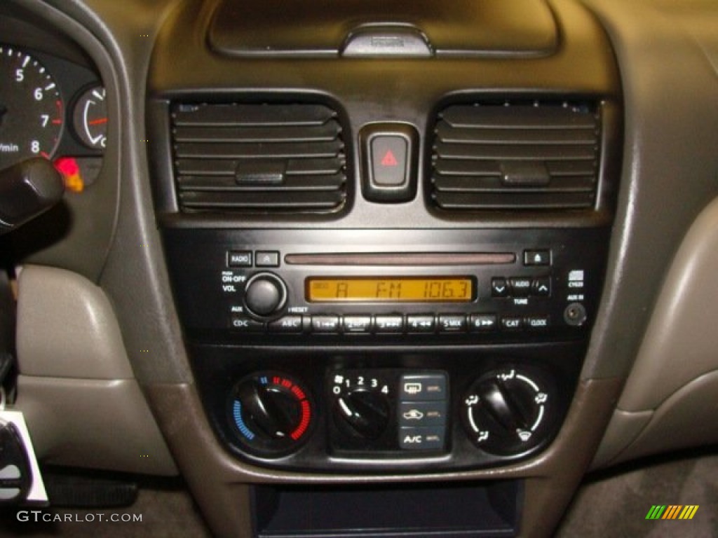 2004 Nissan Sentra 1.8 S Controls Photo #65208634