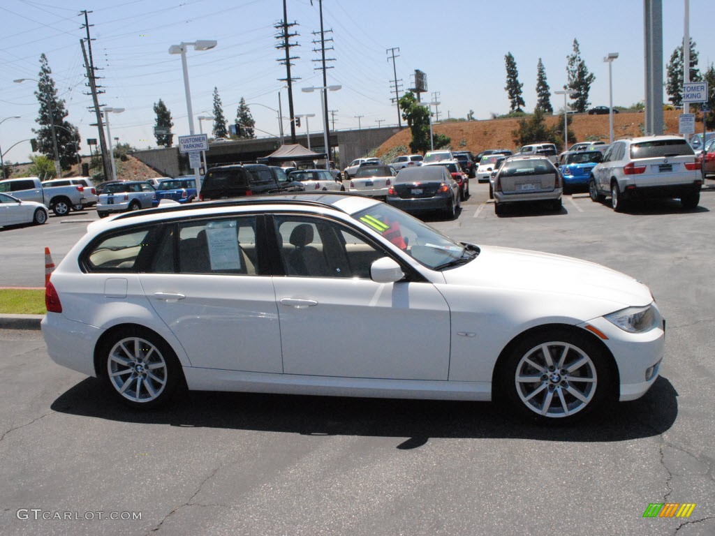 2011 3 Series 328i Sports Wagon - Alpine White / Beige photo #4