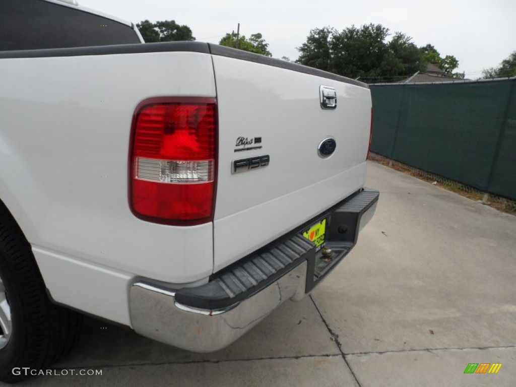2004 F150 XLT SuperCrew - Oxford White / Heritage Graphite Grey photo #21