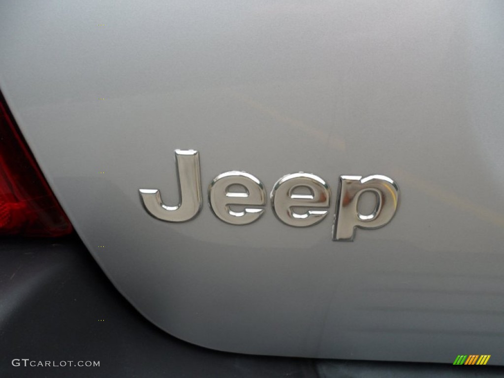 2003 Jeep Grand Cherokee Laredo Marks and Logos Photos