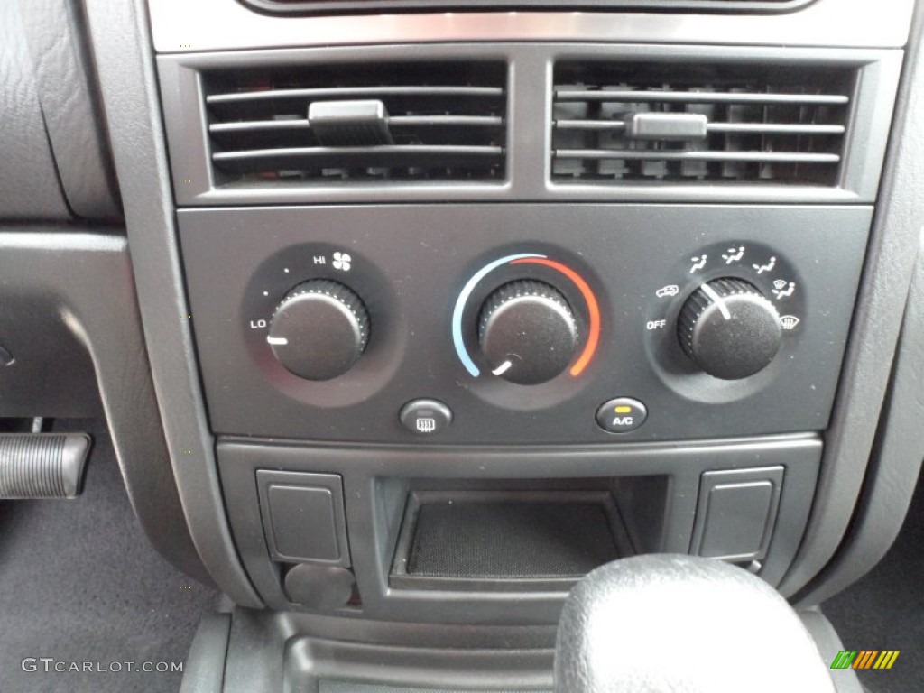 2003 Jeep Grand Cherokee Laredo Controls Photo #65217790