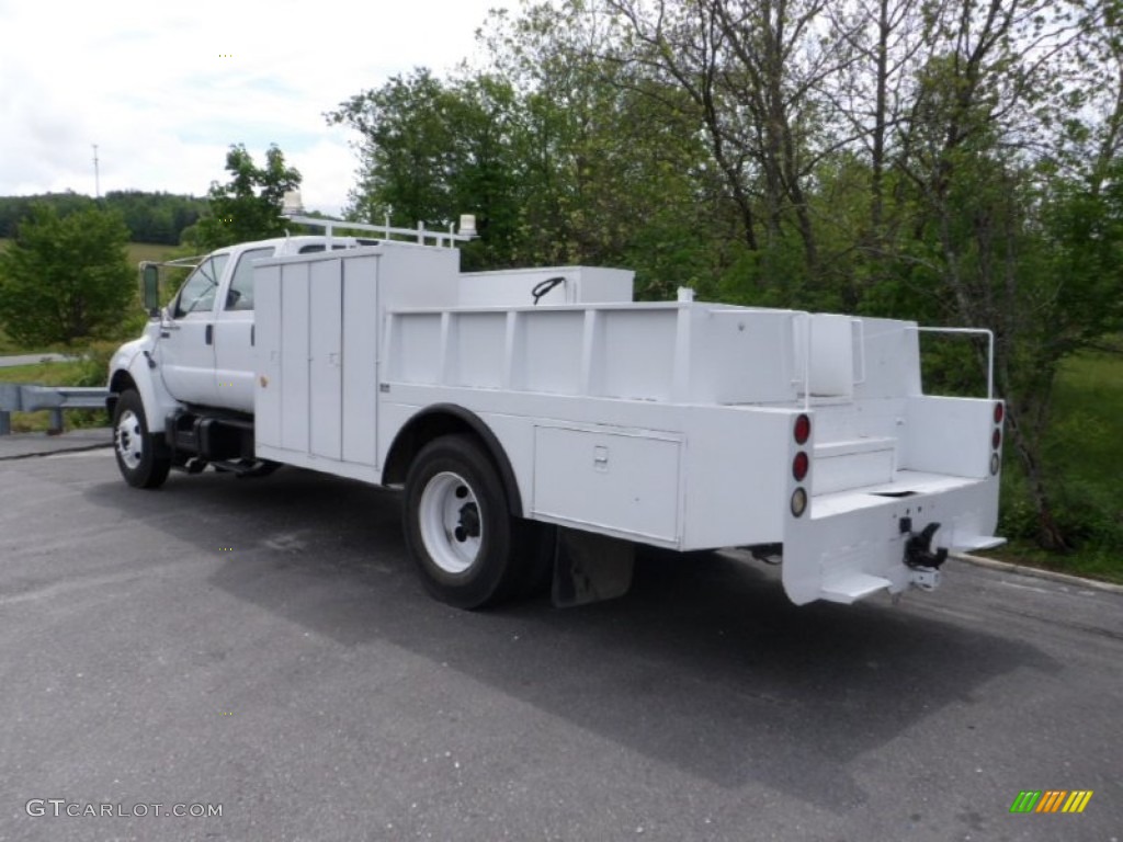 2001 F750 Super Duty XL Crew Cab Utility Truck - Oxford White / Medium Graphite photo #2