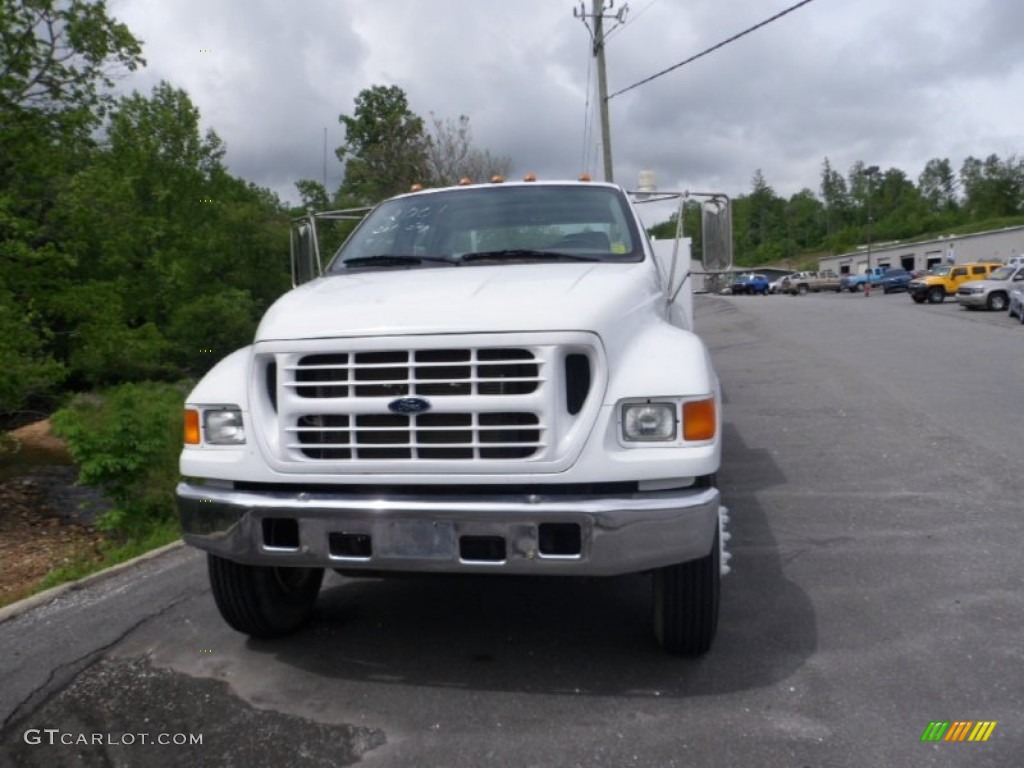 2001 F750 Super Duty XL Crew Cab Utility Truck - Oxford White / Medium Graphite photo #4