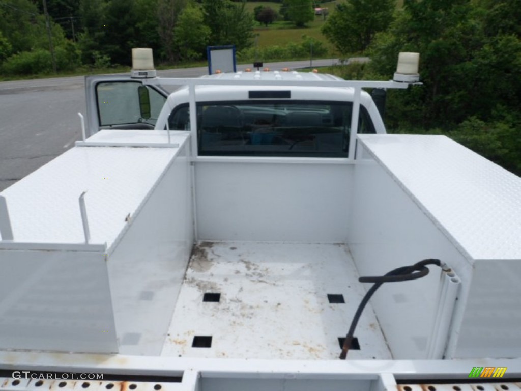 2001 F750 Super Duty XL Crew Cab Utility Truck - Oxford White / Medium Graphite photo #14