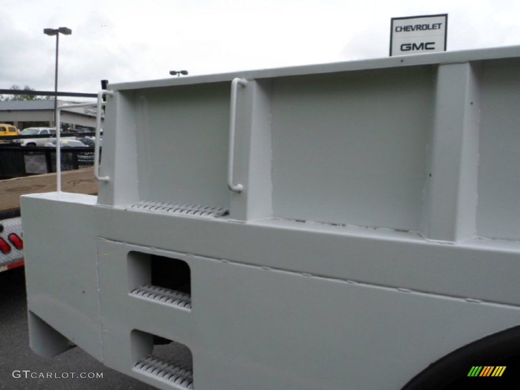 2001 F750 Super Duty XL Crew Cab Utility Truck - Oxford White / Medium Graphite photo #34