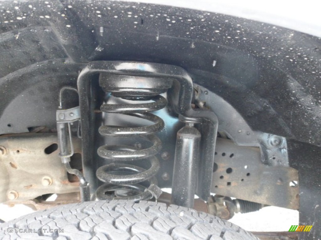 2005 Ford F350 Super Duty XL Regular Cab 4x4 Stake Truck Undercarriage Photo #65220172