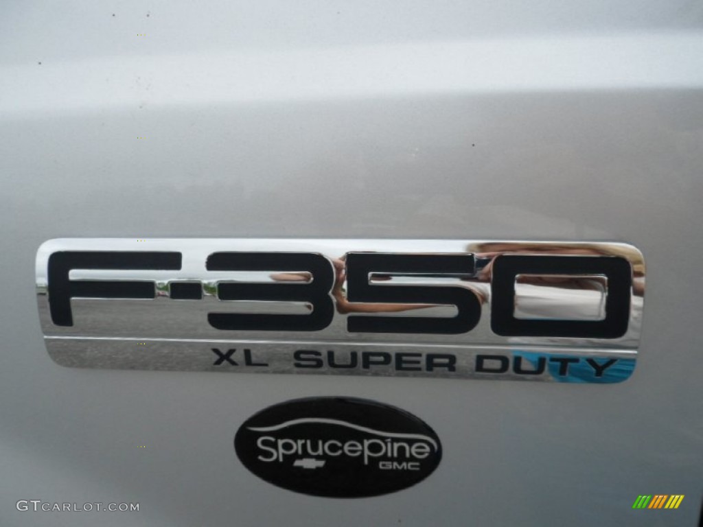 2005 F350 Super Duty XL Regular Cab 4x4 Stake Truck - Silver Metallic / Medium Flint photo #12