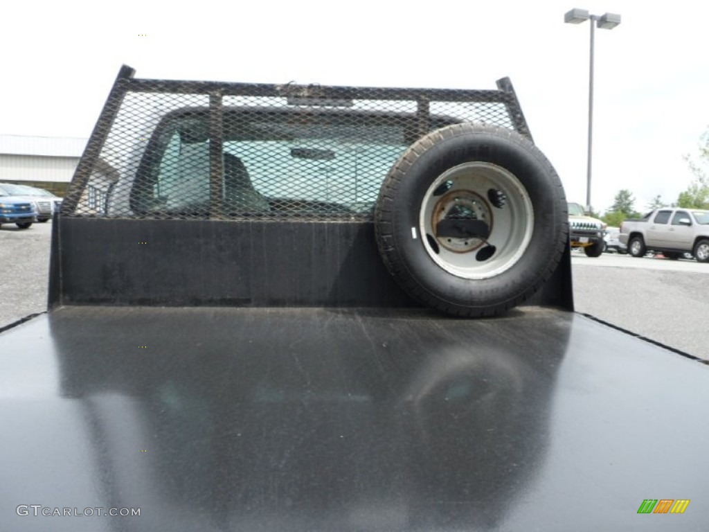 2005 F350 Super Duty XL Regular Cab 4x4 Stake Truck - Silver Metallic / Medium Flint photo #17