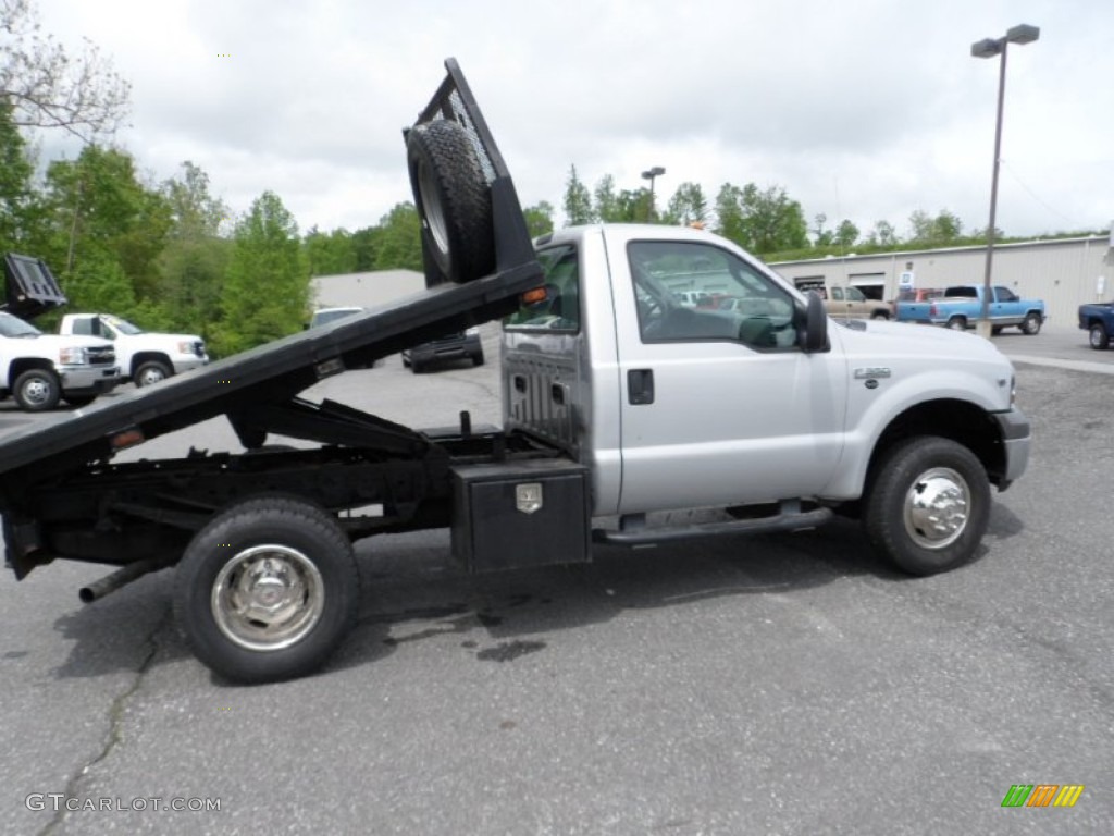 Silver Metallic 2005 Ford F350 Super Duty XL Regular Cab 4x4 Stake Truck Exterior Photo #65220220