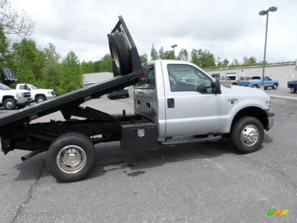 2005 F350 Super Duty XL Regular Cab 4x4 Stake Truck - Silver Metallic / Medium Flint photo #19