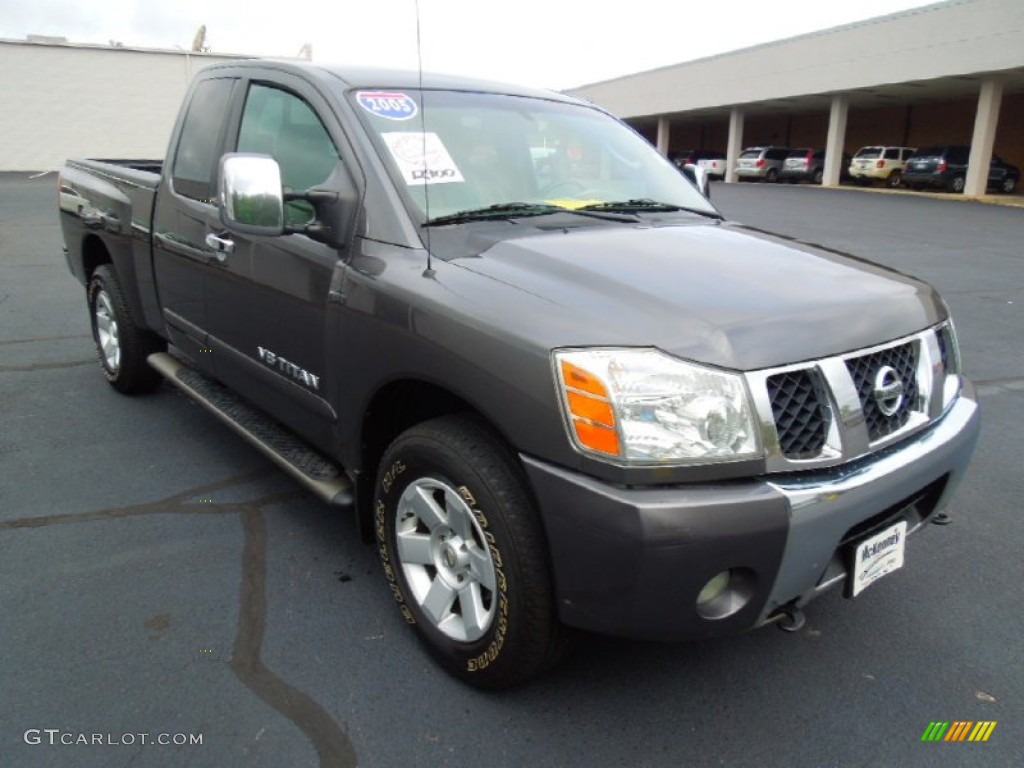 2005 Titan LE King Cab 4x4 - Smoke Gray / Graphite/Titanium photo #1