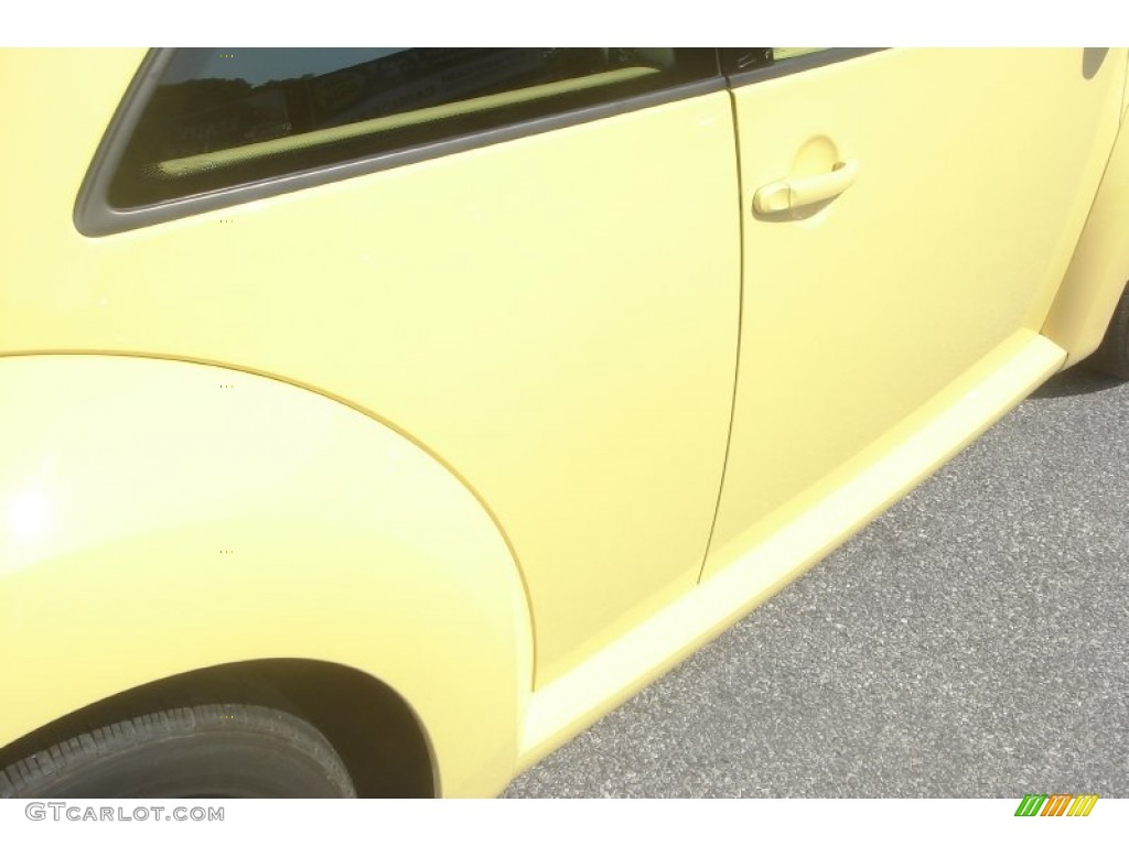 2010 New Beetle 2.5 Coupe - Sunflower Yellow / Black photo #35