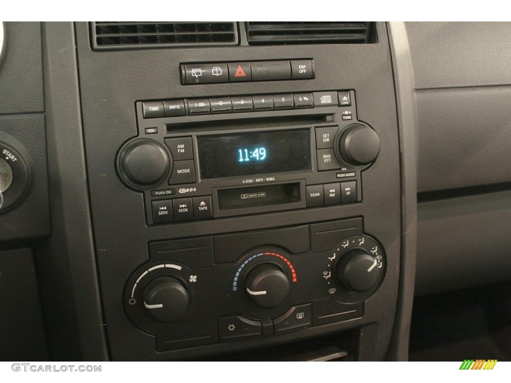 2005 Dodge Magnum SXT AWD Controls Photos
