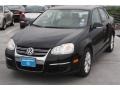 Black - Jetta SE Sedan Photo No. 3